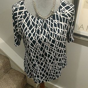 Size Medium Liz Claiborne Geometric Top